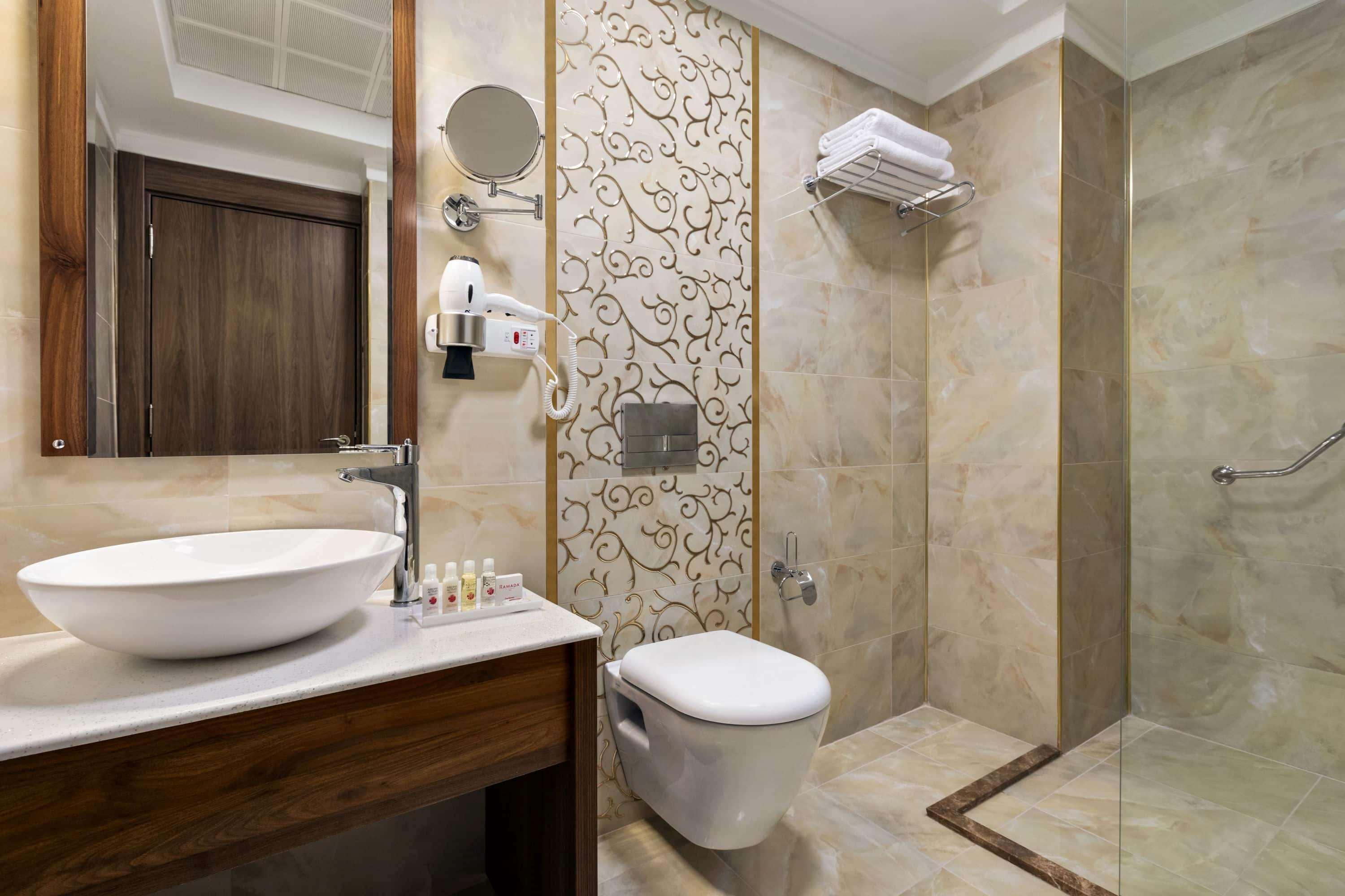 Hotel Ramada By Wyndham Van