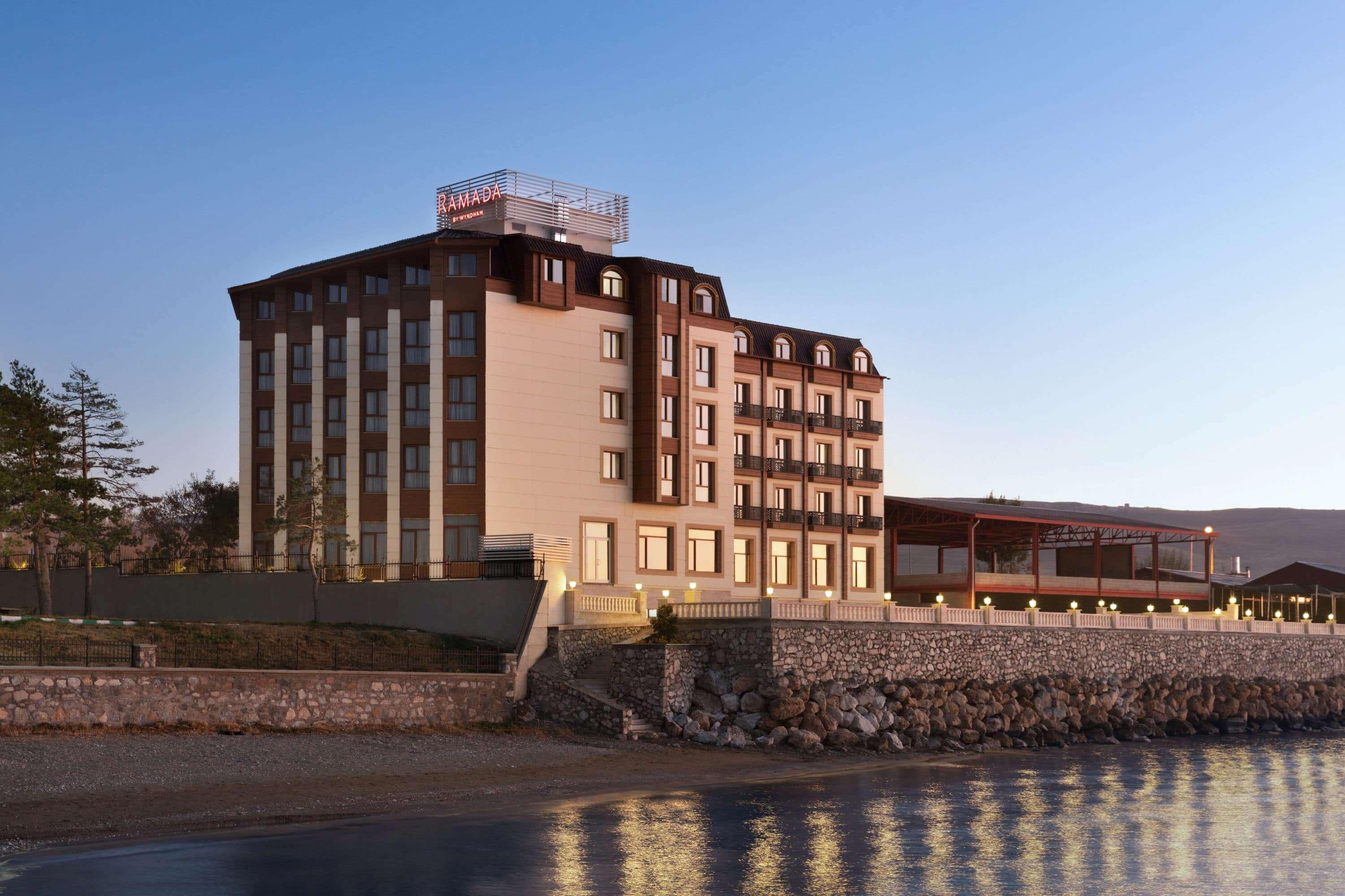 Ramada By Wyndham Hotel Van